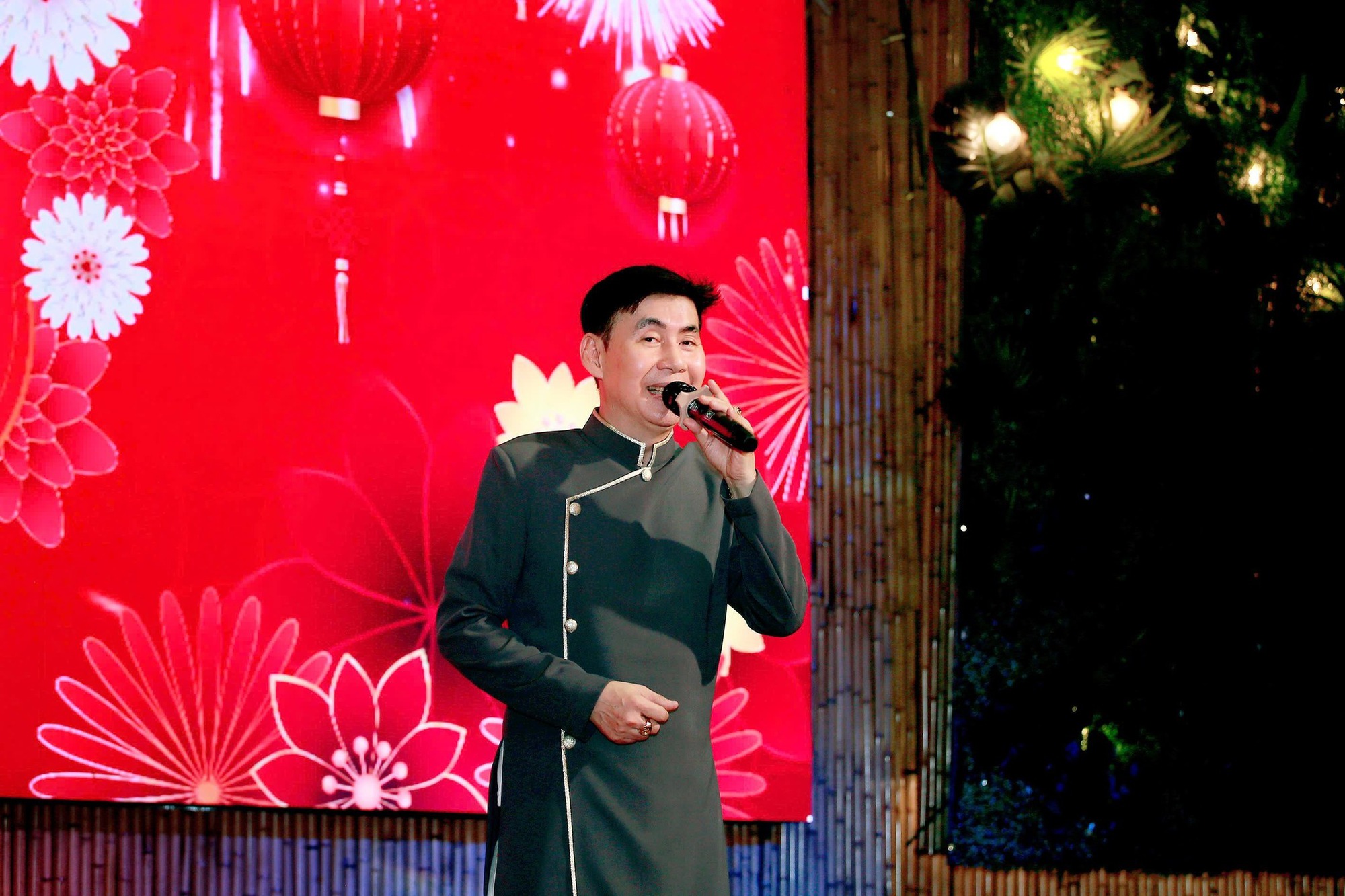 Nam ca sĩ Vbiz chạy 12 show/ng&agrave;y mua được 4 c&acirc;y v&agrave;ng, sống trong biệt thự gi&aacute; "2000 c&acirc;y v&agrave;ng"- Ảnh 3.