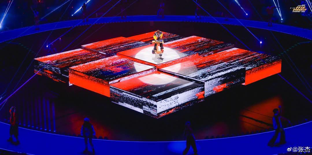 Nam ca sĩ tặng fan đến xem concert 6 chỉ v&agrave;ng- Ảnh 2.