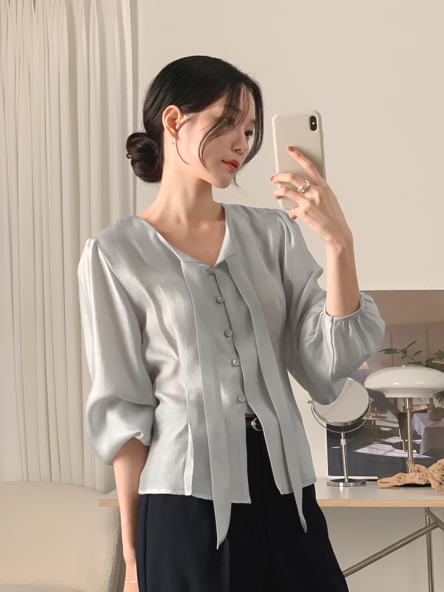 Sự trở lại của một mẫu &aacute;o c&ocirc;ng sở: Mặc l&ecirc;n sang chảnh cả set đồ, sang tới m&ugrave;a thu mặc vẫn đẹp- Ảnh 12.