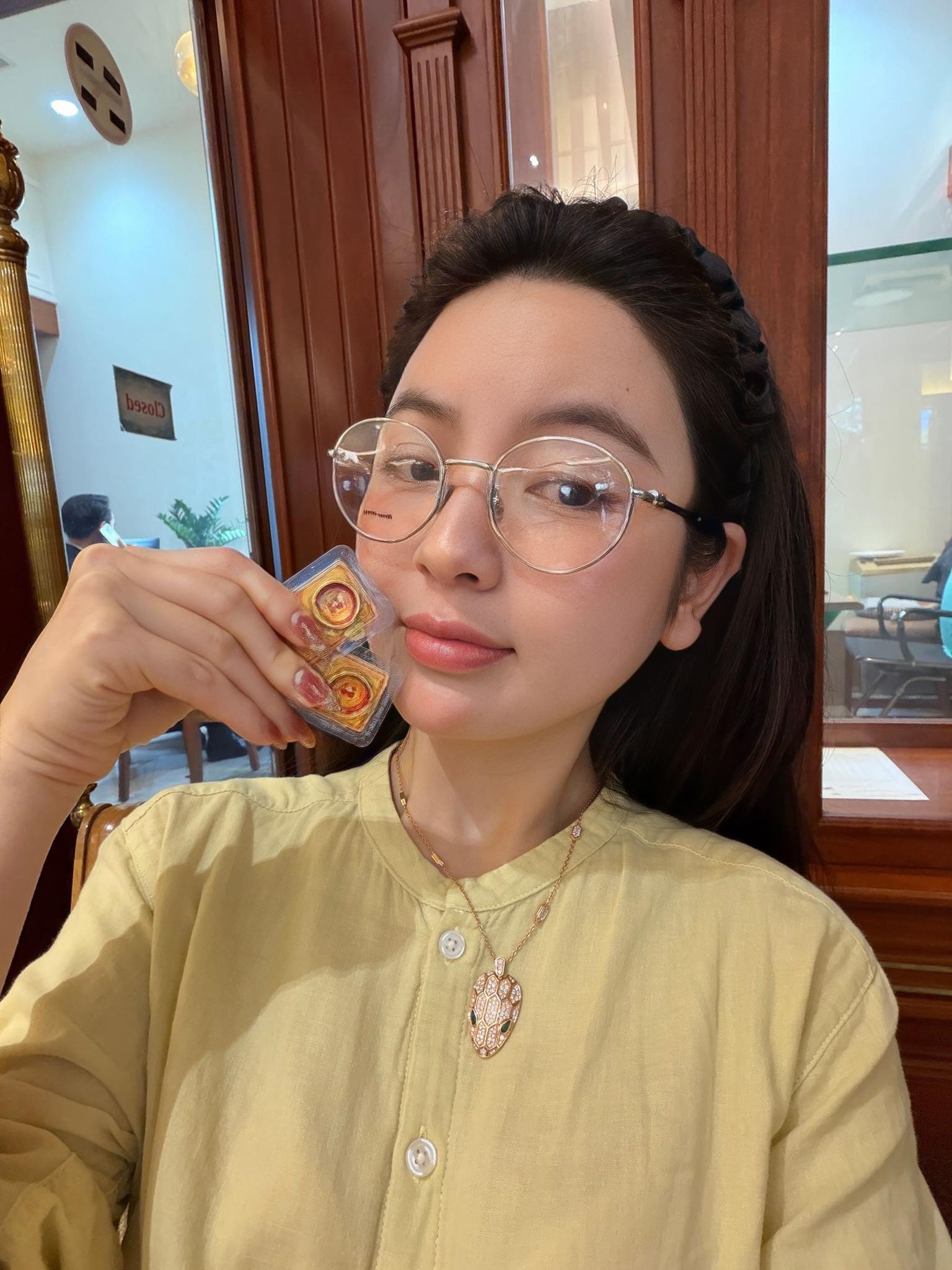 Chu Thanh Huyền chơi lớn tặng vàng ngày vía Thần Tài- Ảnh 1. Chu Thanh Huyền chơi lớn tặng vàng ngày vía Thần Tài- Ảnh 1.