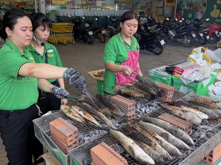 Rẻ bằng 1/6 gi&aacute; chợ, đại gia b&aacute;n lẻ tung ra c&aacute; l&oacute;c nướng trui 49.000 đồng: Toan t&iacute;nh thực sự ph&iacute;a sau mức gi&aacute; rẻ mạt?- Ảnh 1.