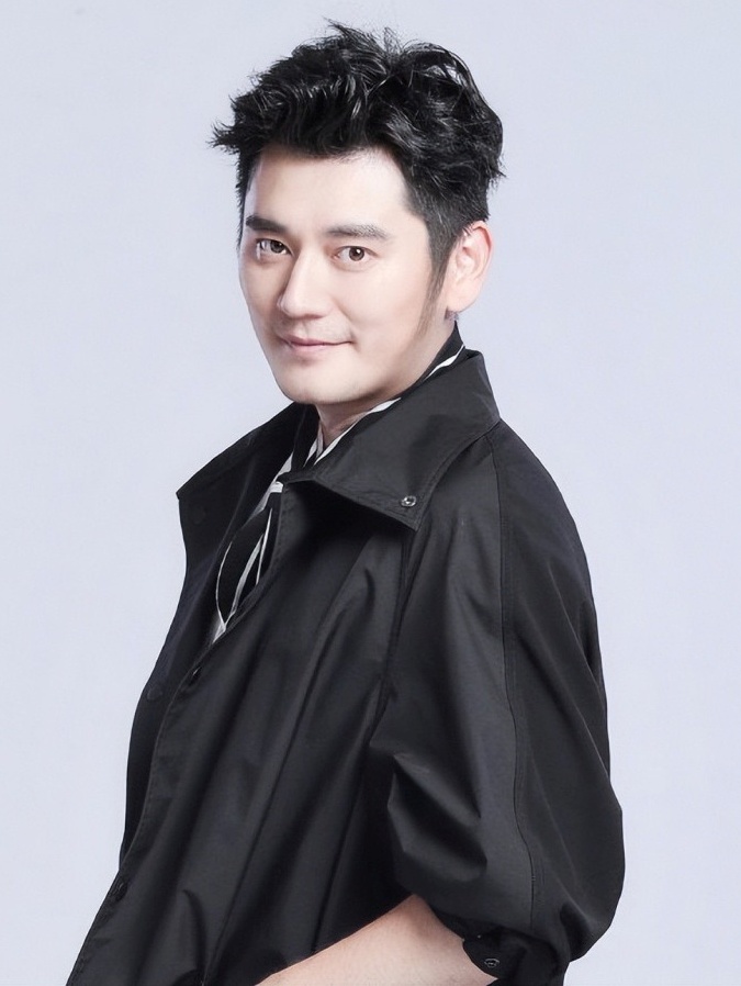 Kh&ocirc;ng c&ograve;n nhận ra nam MC quốc d&acirc;n bị đuổi khỏi showbiz v&igrave; đoạn CCTV d&agrave;i 16 gi&acirc;y- Ảnh 2.