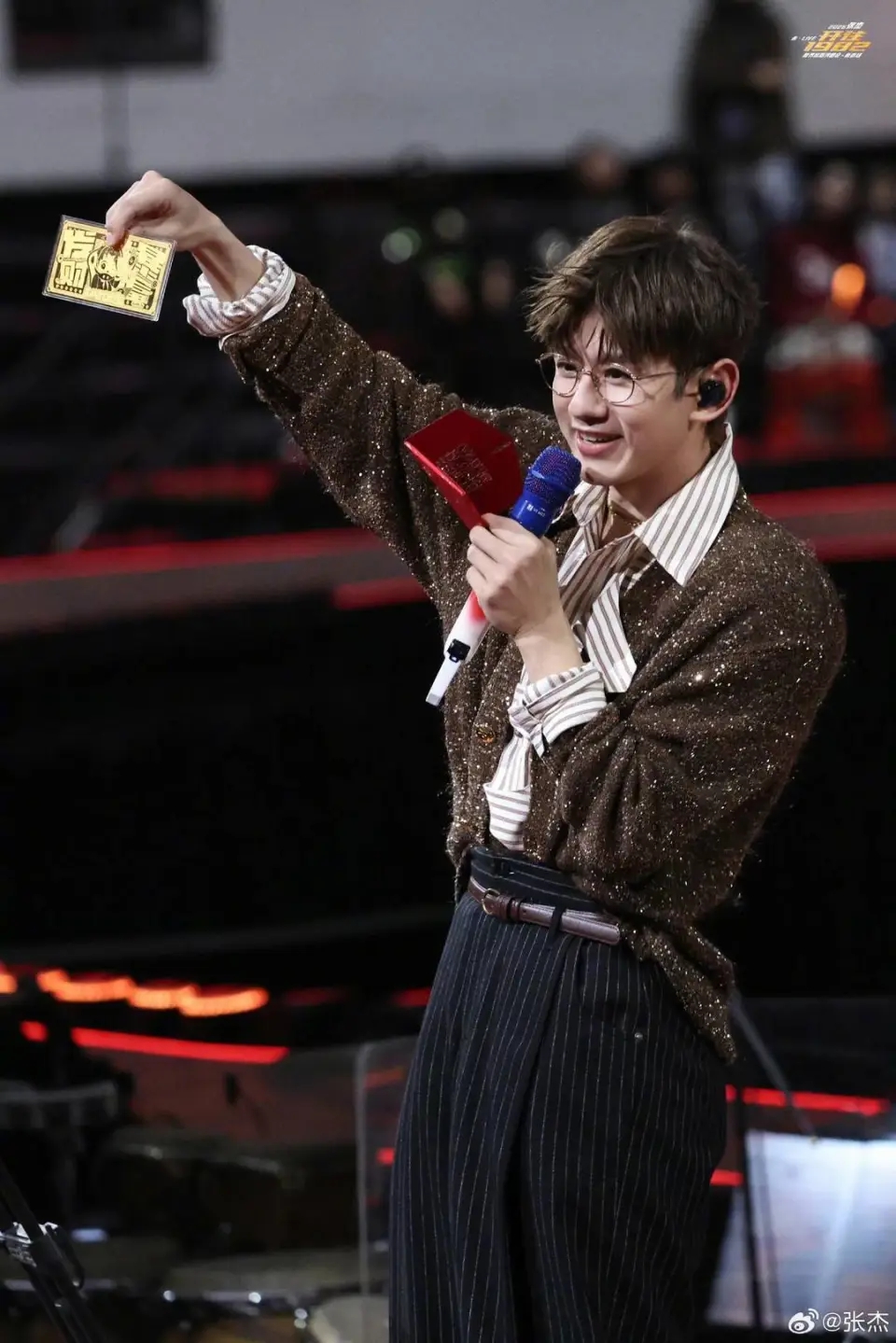 Nam ca sĩ tặng fan đến xem concert 6 chỉ v&agrave;ng- Ảnh 3.