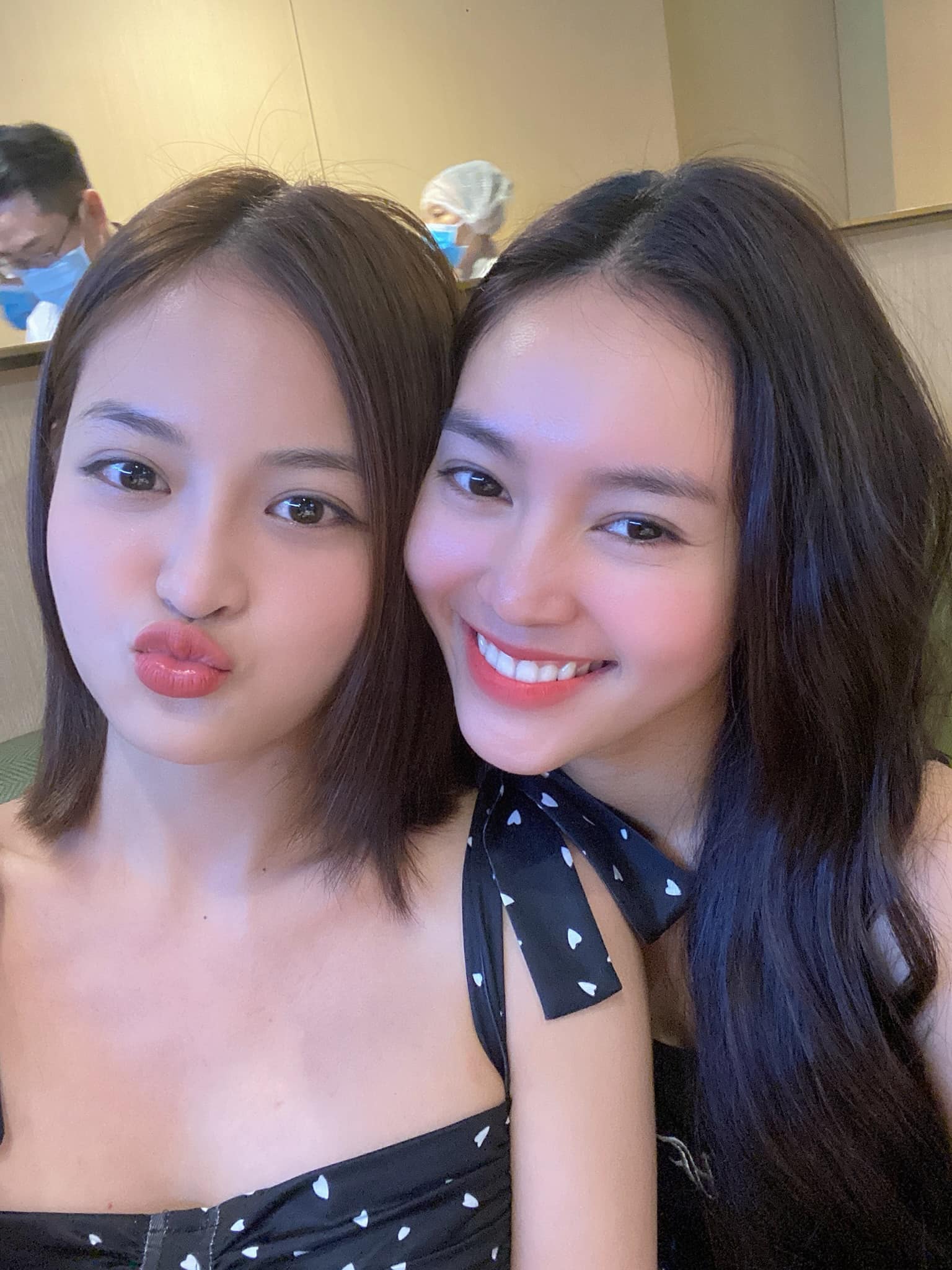 Showbiz Việt ng&agrave;y V&iacute;a Thần t&agrave;i: Lan Ngọc tặng v&agrave;ng, 1 sao nữ d&acirc;ng m&acirc;m c&uacute;ng to&agrave;n tiền v&agrave;ng g&acirc;y cho&aacute;ng! - Ảnh 9.