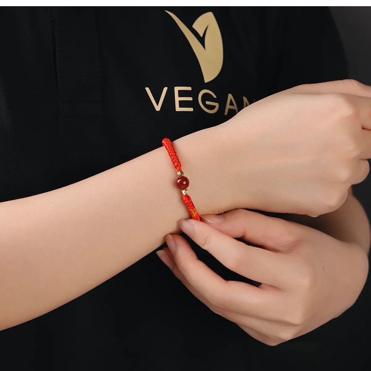 V&iacute;a Thần T&agrave;i 2026 kh&ocirc;ng mua được v&agrave;ng th&igrave; sắm ngay 8 mẫu v&ograve;ng phong thủy n&agrave;y để gi&uacute;p giữ lộc cả năm- Ảnh 8.