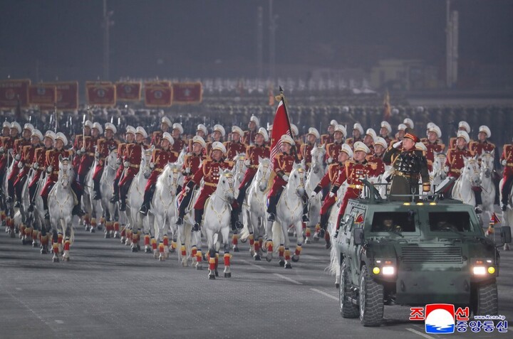 H&igrave;nh ảnh duyệt binh ho&agrave;nh tr&aacute;ng hiếm thấy của qu&acirc;n đội Triều Ti&ecirc;n- Ảnh 3.