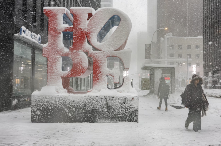 B&atilde;o tuyết 'qu&aacute;i vật' đổ xuống bờ Đ&ocirc;ng nước Mỹ, gi&oacute; giật 133km/h- Ảnh 7.