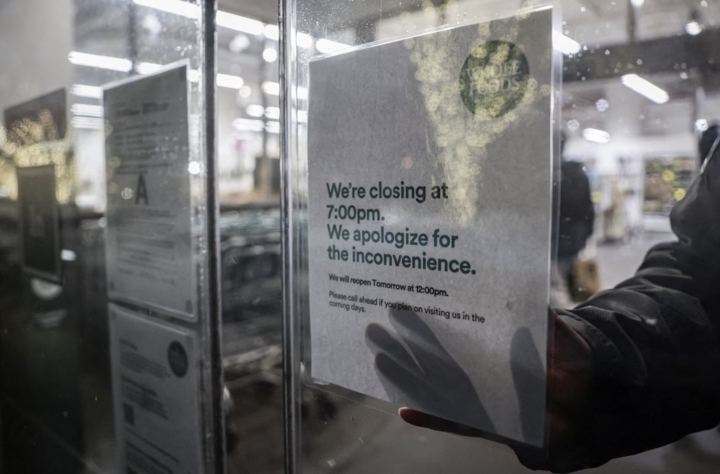 B&atilde;o tuyết 'qu&aacute;i vật' đổ xuống bờ Đ&ocirc;ng nước Mỹ, gi&oacute; giật 133km/h- Ảnh 8.