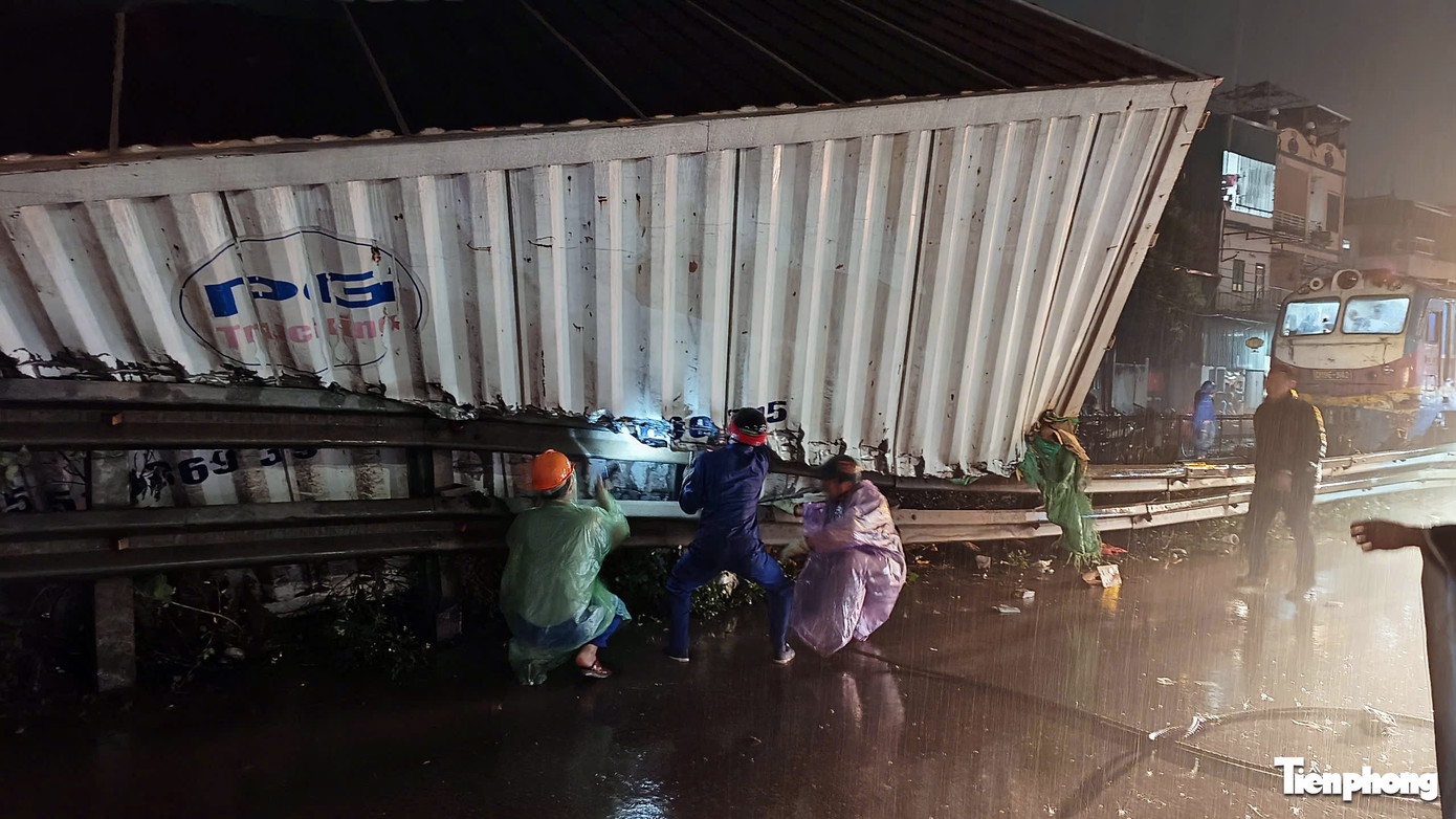 Th&ocirc;ng tin mới nhất vụ t&agrave;u hoả đ&acirc;m n&aacute;t đầu xe tải l&agrave;m t&agrave;i xế &ocirc; t&ocirc; chết tại chỗ- Ảnh 4.