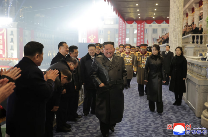 Ảnh hiếm về con g&aacute;i l&atilde;nh đạo Kim Jong-un tại cuộc duyệt binh của Triều Ti&ecirc;n- Ảnh 2.