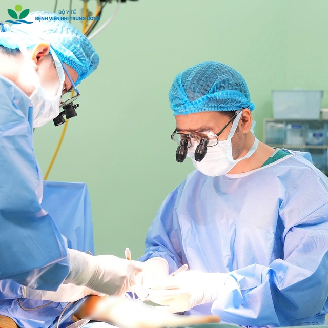 Cứu đ&ocirc;i ch&acirc;n b&eacute; g&aacute;i 8 tuổi khỏi nguy cơ t&agrave;n phế v&igrave; ung thư sụn- Ảnh 3.