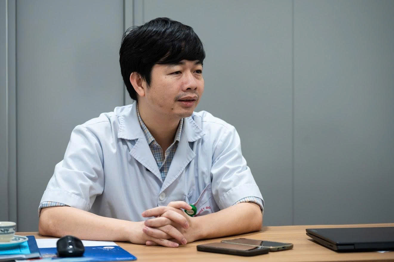 Vị bác sĩ chọn đứng ở ranh giới sinh tử, nơi 1% hy vọng cũng không được phép bỏ cuộc- Ảnh 1. Vị bác sĩ chọn đứng ở ranh giới sinh tử, nơi 1% hy vọng cũng không được phép bỏ cuộc- Ảnh 1.