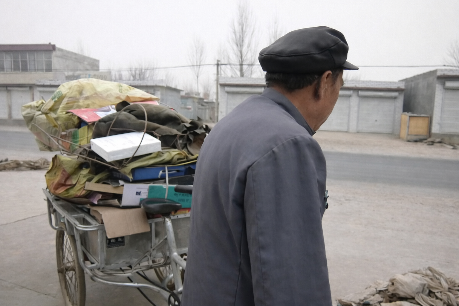 Con trai bất hiếu, người cha mang hơn 800 triệu đi hỏa t&aacute;ng trước khi chết- Ảnh 1.