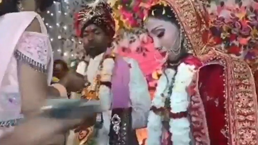 C&ocirc; d&acirc;u bị người y&ecirc;u cũ bắn ngay trong đ&aacute;m cưới- Ảnh 1.