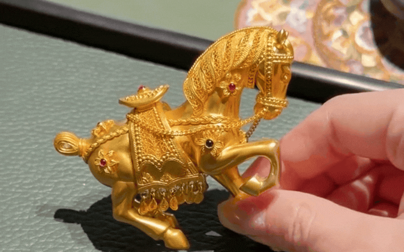 B&iacute; ẩn tiệm v&agrave;ng cổ 3 đời khiến giới si&ecirc;u gi&agrave;u m&ecirc; mẩn: Ph&uacute; b&agrave; h&eacute; lộ quy tắc 'ngầm', chờ r&ograve;ng r&atilde; hơn 1 năm mới tới lượt- Ảnh 13.