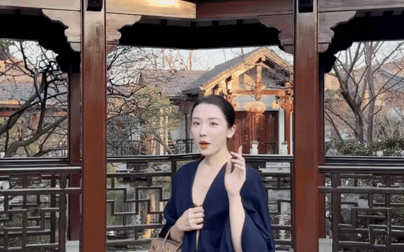 B&iacute; ẩn tiệm v&agrave;ng cổ 3 đời khiến giới si&ecirc;u gi&agrave;u m&ecirc; mẩn: Ph&uacute; b&agrave; h&eacute; lộ quy tắc 'ngầm', chờ r&ograve;ng r&atilde; hơn 1 năm mới tới lượt- Ảnh 1.