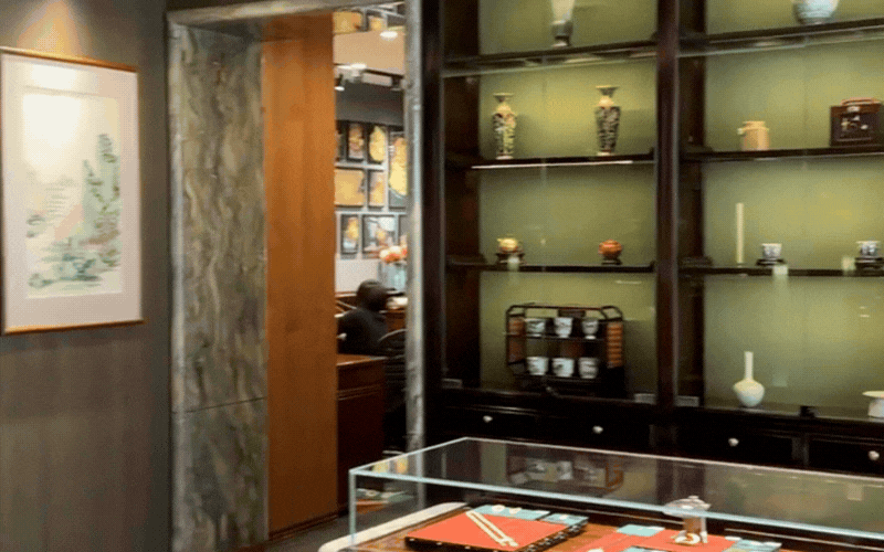 B&iacute; ẩn tiệm v&agrave;ng cổ 3 đời khiến giới si&ecirc;u gi&agrave;u m&ecirc; mẩn: Ph&uacute; b&agrave; h&eacute; lộ quy tắc 'ngầm', chờ r&ograve;ng r&atilde; hơn 1 năm mới tới lượt- Ảnh 4.