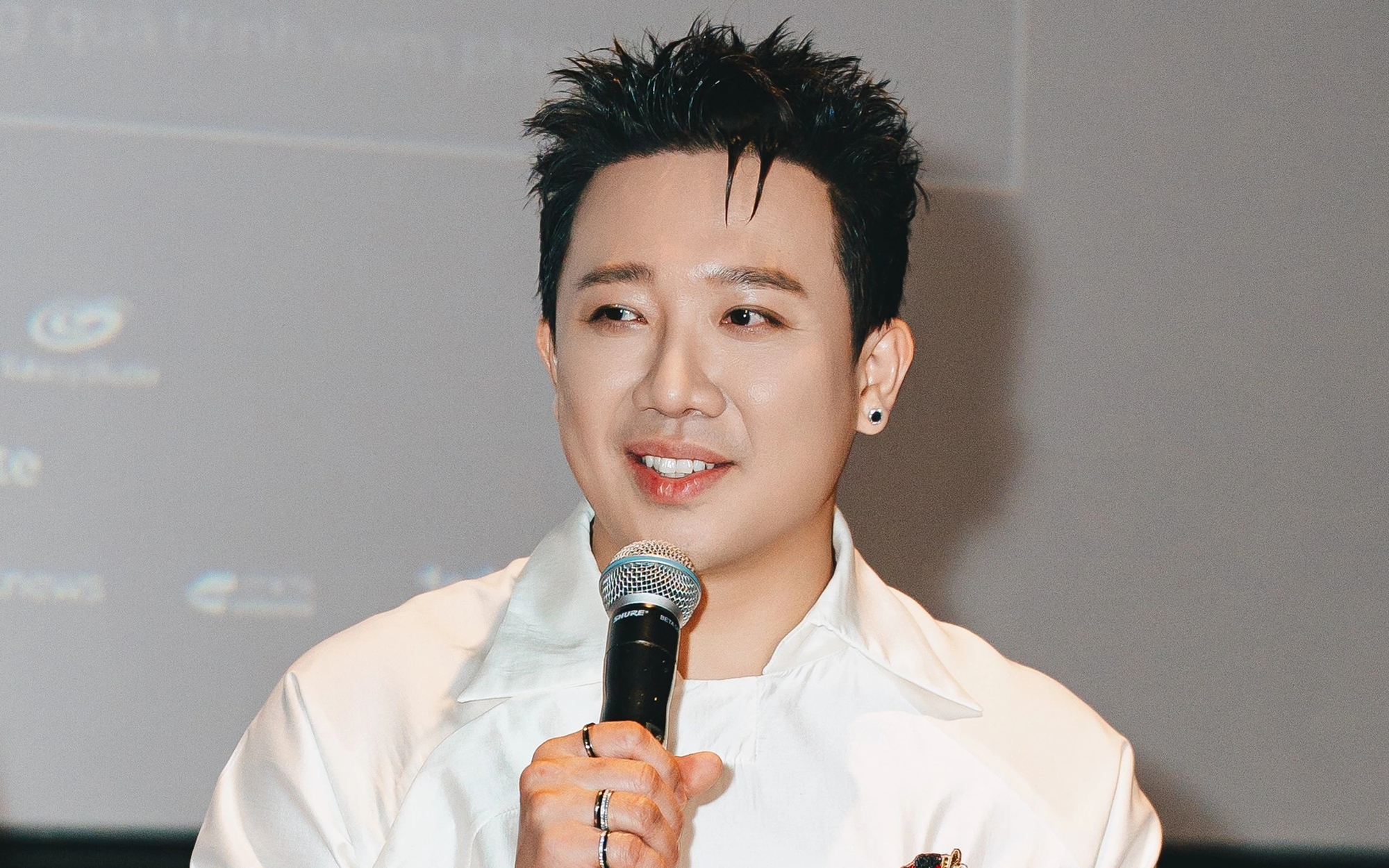 Doanh thu 5 bộ phim hơn 2100 tỷ, Trấn Th&agrave;nh bỏ t&uacute;i bao nhi&ecirc;u?