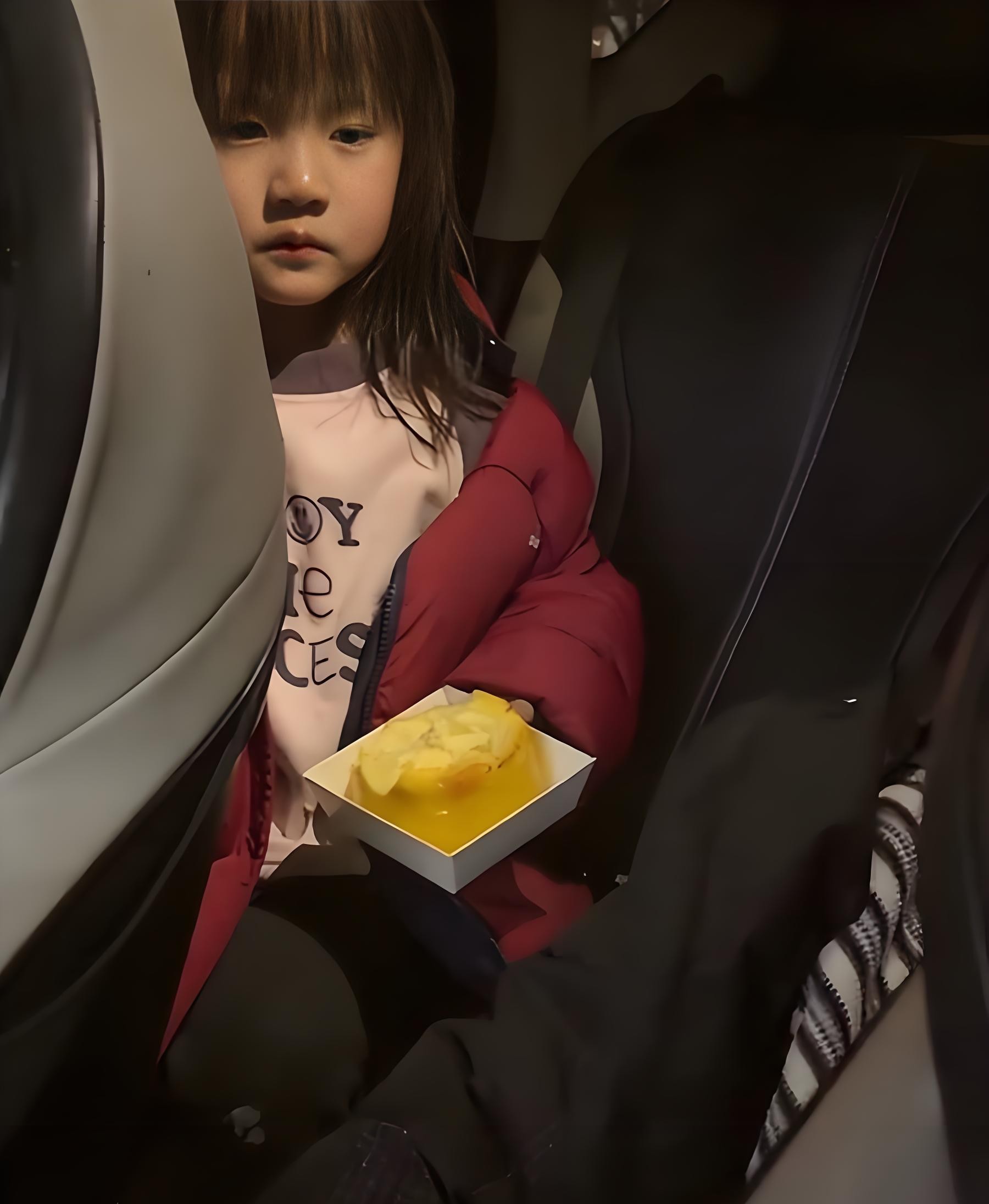 Đến mức n&agrave;y sao? Chỉ v&igrave; 2 miếng b&aacute;nh chocolate m&agrave; hơn 25.000 người tranh c&atilde;i nảy lửa- Ảnh 3.