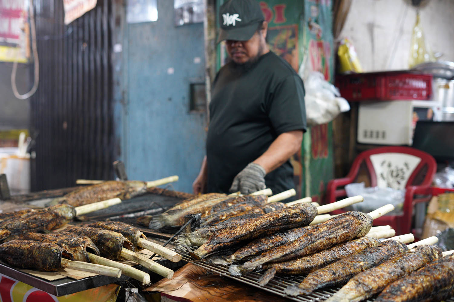 Một tuyến đường ở TP.HCM đỏ lửa suốt đêm trước ngày vía Thần Tài- Ảnh 15. Một tuyến đường ở TP.HCM đỏ lửa suốt đêm trước ngày vía Thần Tài- Ảnh 15.