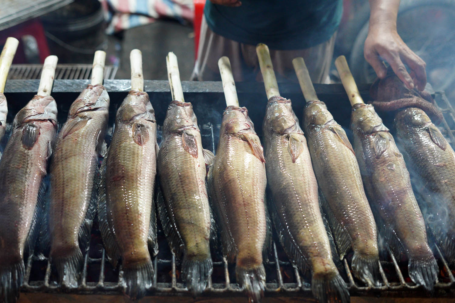 Một tuyến đường ở TP.HCM đỏ lửa suốt đêm trước ngày vía Thần Tài- Ảnh 17. Một tuyến đường ở TP.HCM đỏ lửa suốt đêm trước ngày vía Thần Tài- Ảnh 17.