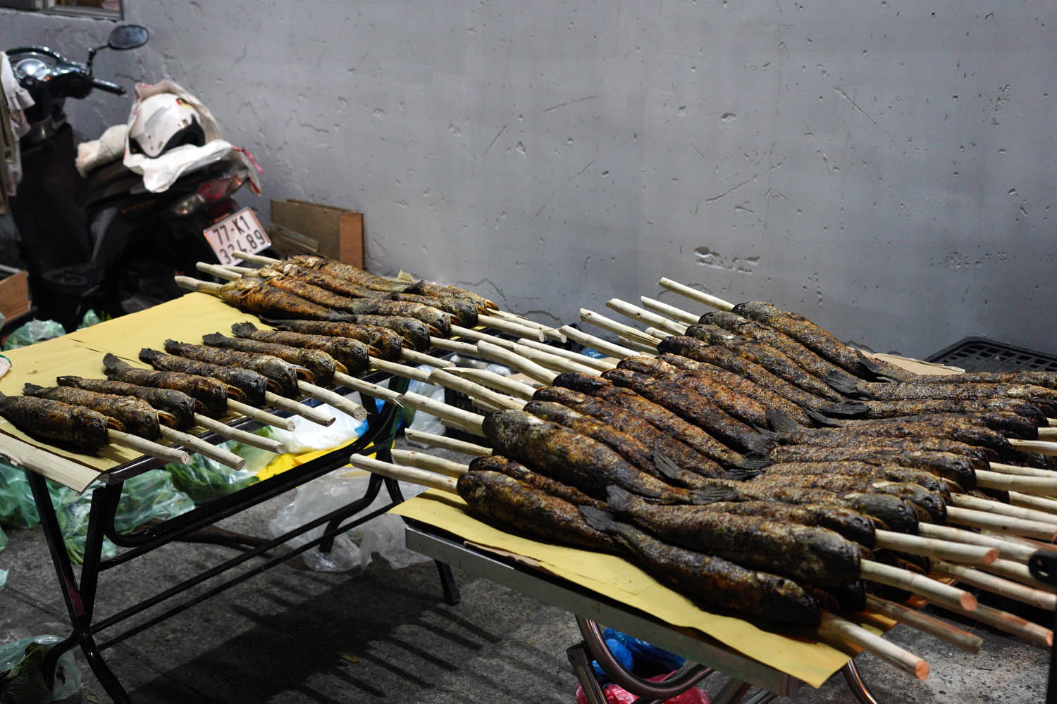 Một tuyến đường ở TP.HCM đỏ lửa suốt đêm trước ngày vía Thần Tài- Ảnh 18. Một tuyến đường ở TP.HCM đỏ lửa suốt đêm trước ngày vía Thần Tài- Ảnh 18.