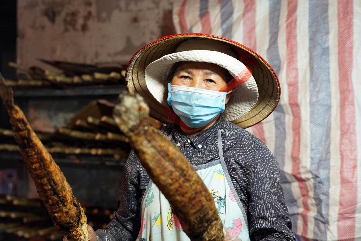 Một tuyến đường ở TP.HCM đỏ lửa suốt đêm trước ngày vía Thần Tài- Ảnh 9. Một tuyến đường ở TP.HCM đỏ lửa suốt đêm trước ngày vía Thần Tài- Ảnh 9.