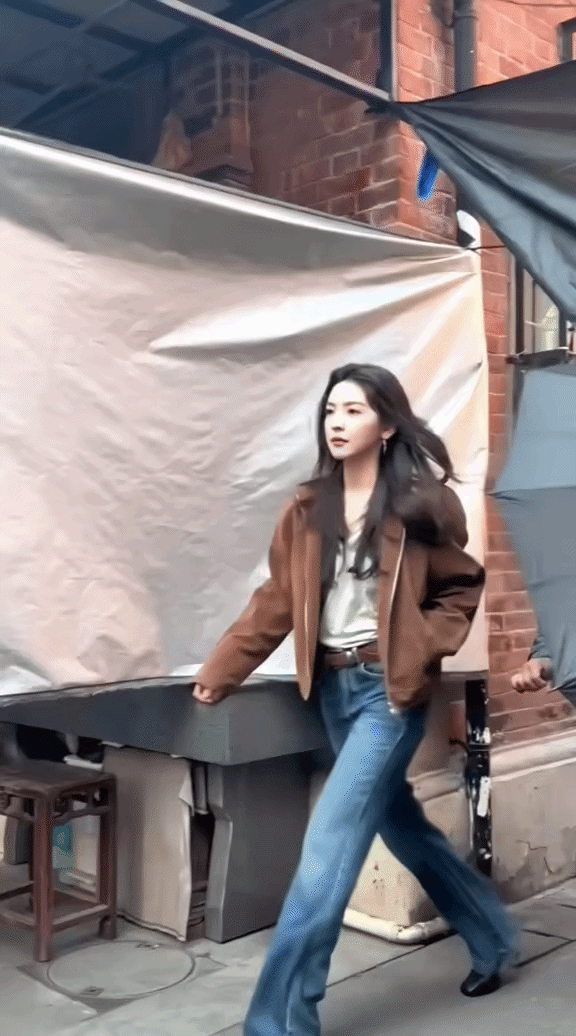 Khi Chương Nhược Nam hết làm bạch nguyệt quang: Nhìn cứ hao hao Go Youn Jung thế này!- Ảnh 1. Khi Chương Nhược Nam hết làm bạch nguyệt quang: Nhìn cứ hao hao Go Youn Jung thế này!- Ảnh 1.