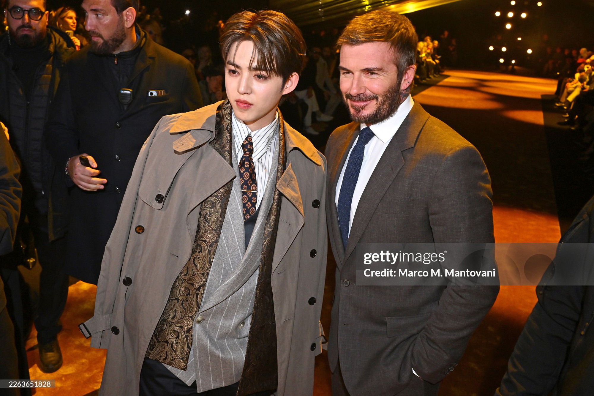 Nam thần kh&ocirc;ng tuổi Việt Nam khiến c&otilde;i mạng dậy s&oacute;ng khi đọ độ bảnh c&ugrave;ng David Beckham tại Milan Fashion Week- Ảnh 4.