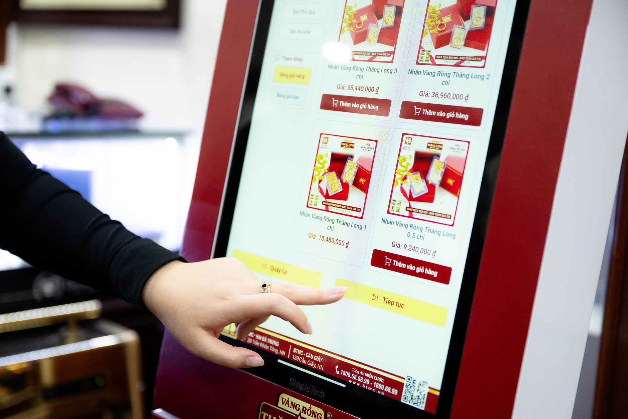 CLIP Chi tiết cách sử dụng chiếc máy cứ chạm vào là vàng ra đang hot ở Hà Nội- Ảnh 5. CLIP Chi tiết cách sử dụng chiếc máy cứ chạm vào là vàng ra đang hot ở Hà Nội- Ảnh 5.