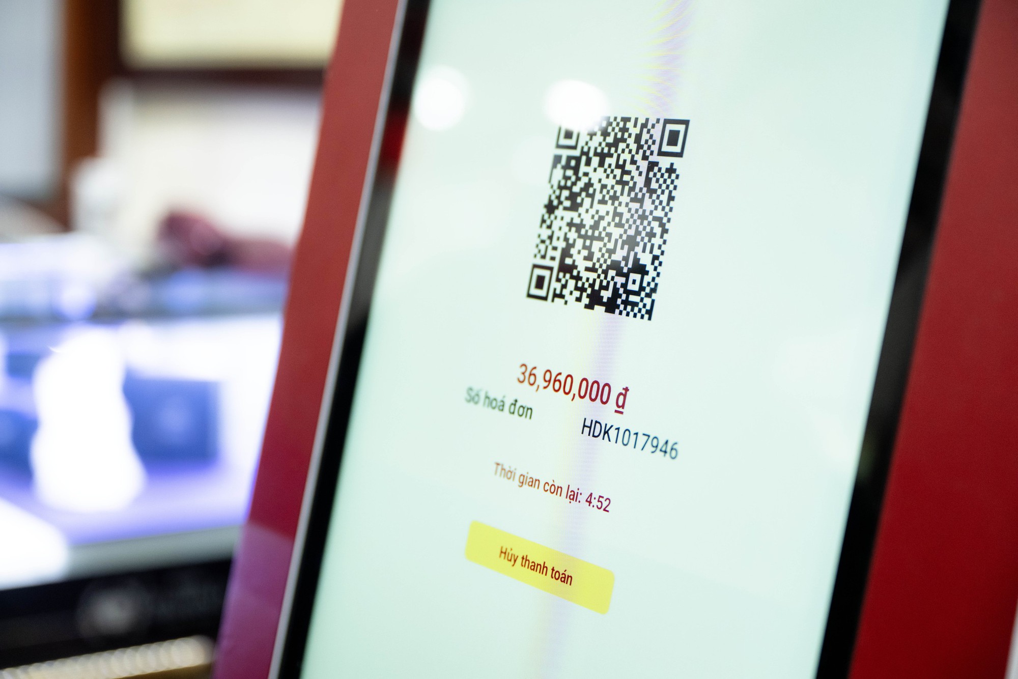 CLIP Chi tiết cách sử dụng chiếc máy cứ chạm vào là vàng ra đang hot ở Hà Nội- Ảnh 8. CLIP Chi tiết cách sử dụng chiếc máy cứ chạm vào là vàng ra đang hot ở Hà Nội- Ảnh 8.