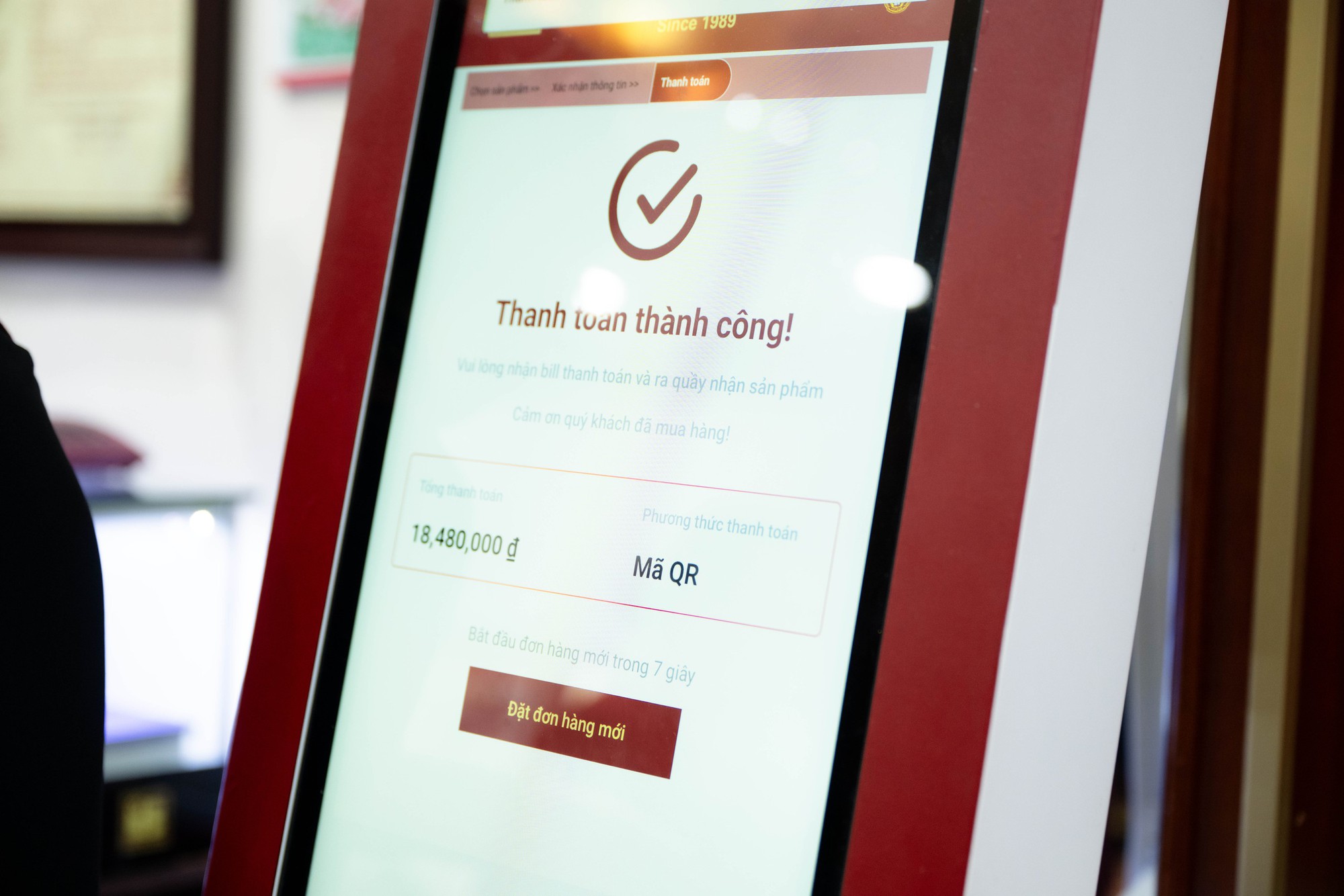 CLIP Chi tiết cách sử dụng chiếc máy cứ chạm vào là vàng ra đang hot ở Hà Nội- Ảnh 9. CLIP Chi tiết cách sử dụng chiếc máy cứ chạm vào là vàng ra đang hot ở Hà Nội- Ảnh 9.