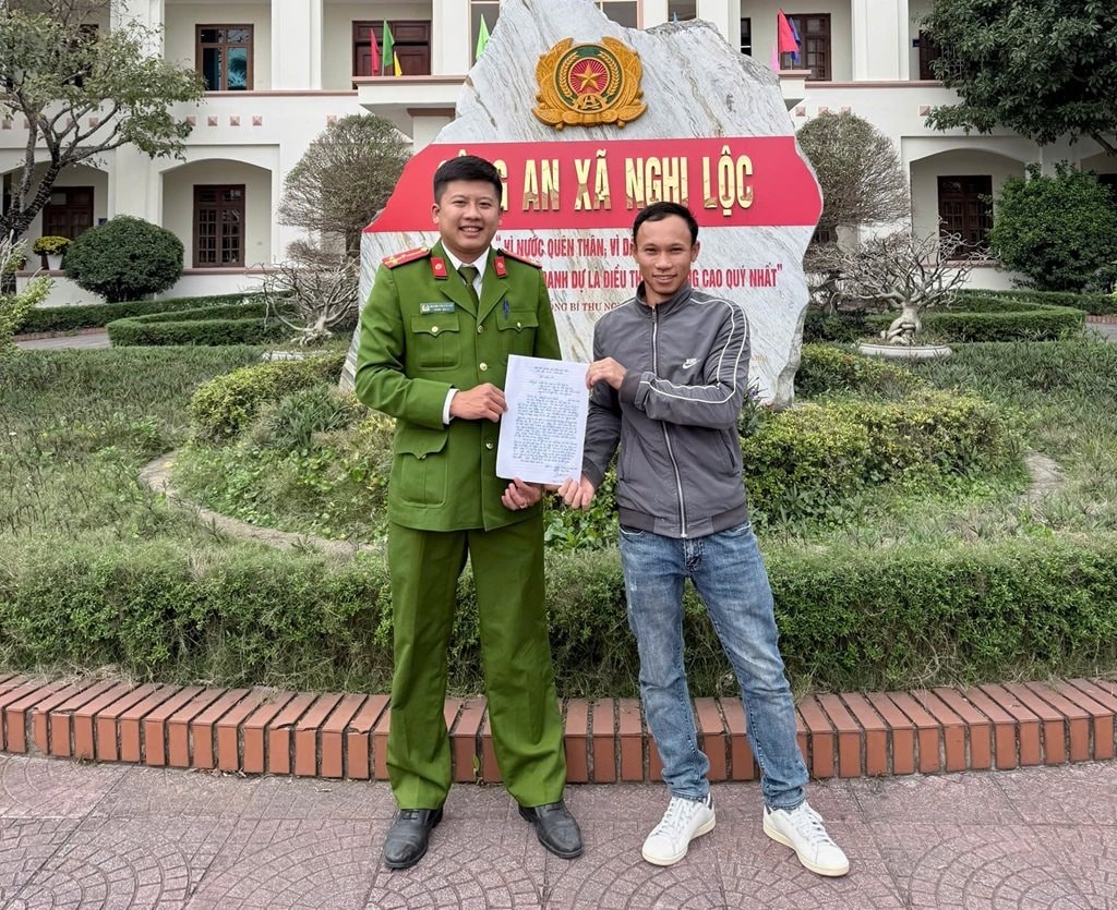 Chuyển khoản 350 triệu đồng qua t&agrave;i khoản c&aacute; nh&acirc;n: 2 người đ&agrave;n &ocirc;ng SN 1991, 1992 phải l&agrave;m r&otilde; giao dịch chuyển tiền với c&ocirc;ng an- Ảnh 1.