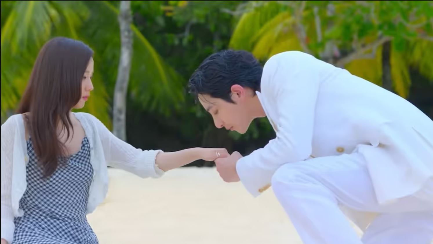 Nữ thần ng&ocirc;n t&igrave;nh đẹp nhất H&agrave;n Quốc đ&acirc;y rồi: 31 tuổi m&agrave; như mới 16, đ&oacute;ng 1 phim diện tận 250 bộ đồ- Ảnh 3.