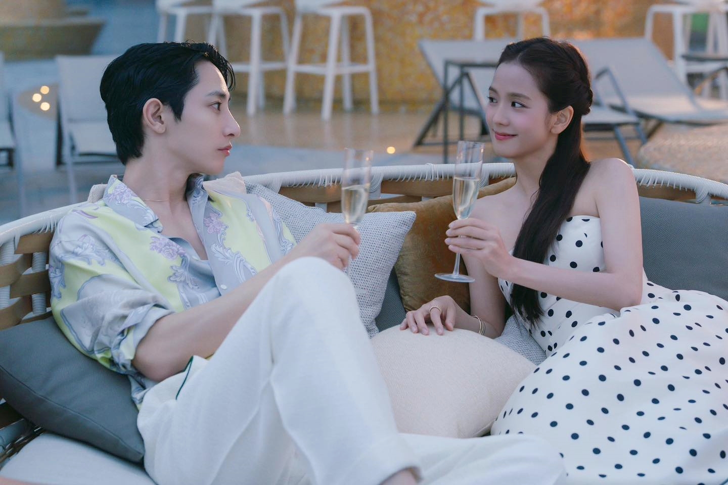 Nữ thần ng&ocirc;n t&igrave;nh đẹp nhất H&agrave;n Quốc đ&acirc;y rồi: 31 tuổi m&agrave; như mới 16, đ&oacute;ng 1 phim diện tận 250 bộ đồ- Ảnh 4.