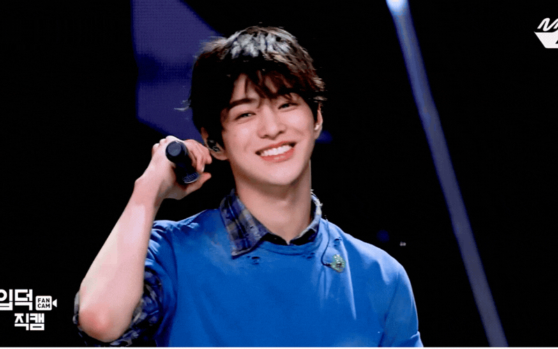 Showbiz c&oacute; mỹ nam 16 tuổi đẹp như mơ, cả triệu người nguyện bảo vệ nụ cười toả nắng- Ảnh 2.