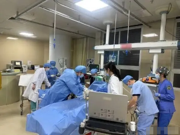 Nữ sinh năm nhất ngồi t&agrave;u 31 tiếng bất ngờ ngừng tim: B&aacute;c sĩ cảnh b&aacute;o hội chứng 