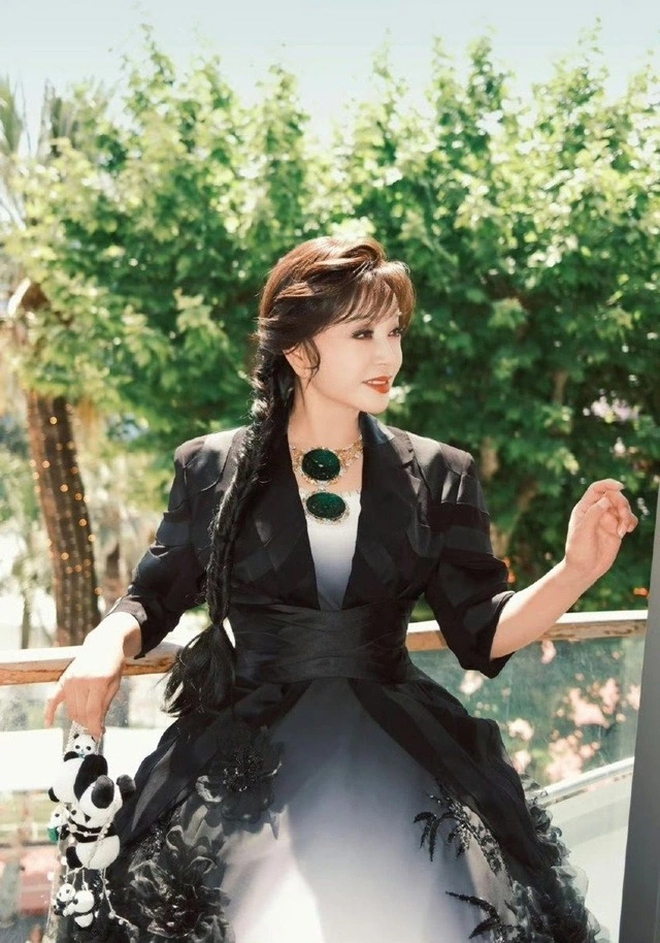 Mỹ nh&acirc;n U80 vẫn kh&ocirc;ng ngại diễn vai thiếu nữ: C&oacute; 4 mẹo chống nhăn ngăn gi&agrave; phụ nữ trung ni&ecirc;n kh&ocirc;ng n&ecirc;n bỏ qua- Ảnh 2.