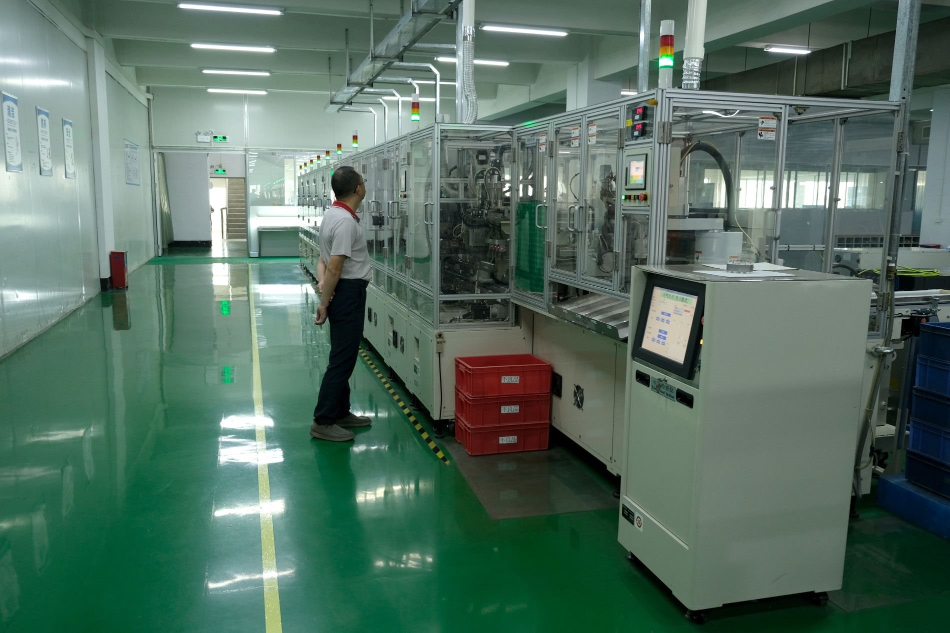 B&ecirc;n trong nh&agrave; m&aacute;y sản xuất 1 triệu chiếc m&aacute;y h&uacute;t ẩm/năm- Ảnh 11.