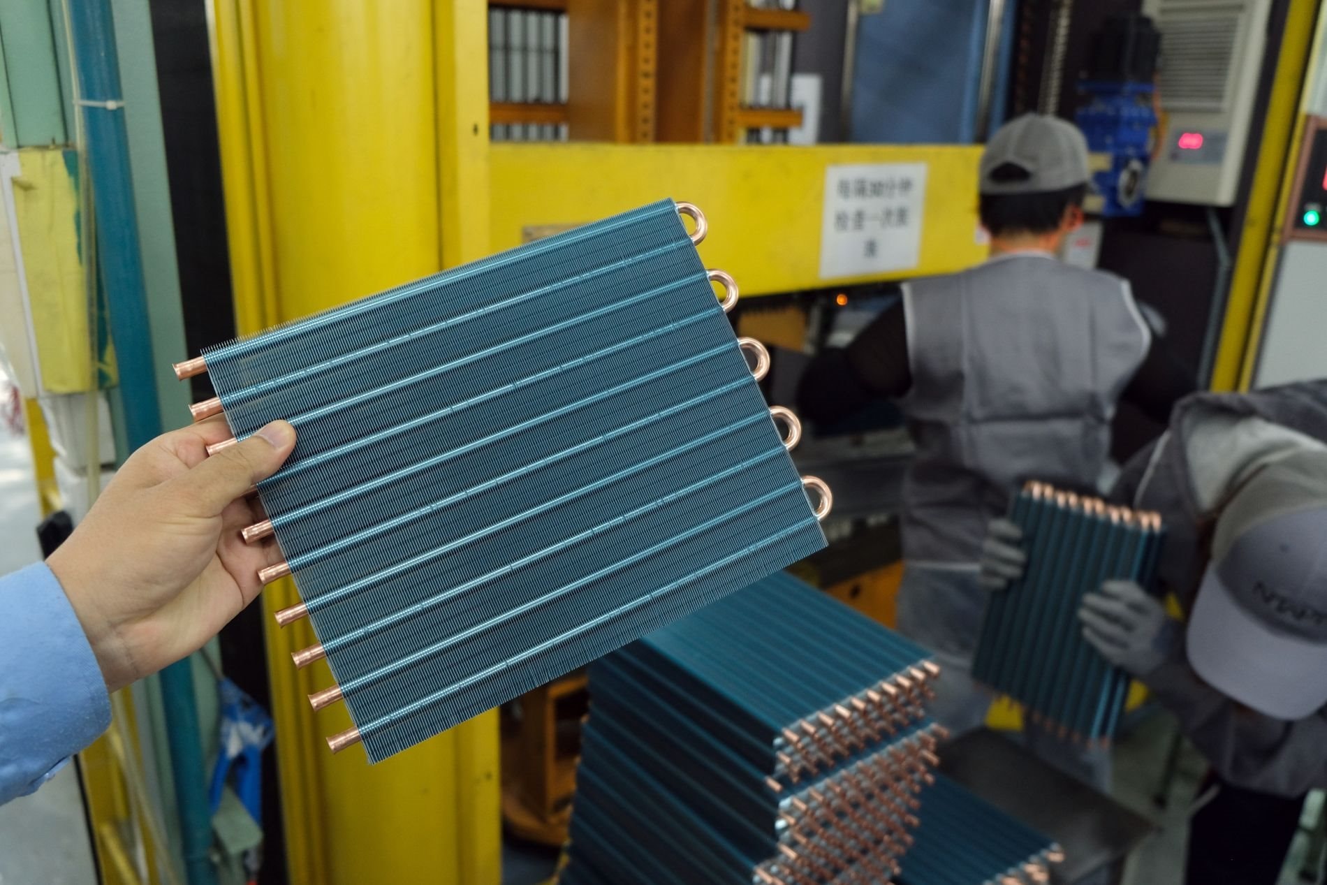 B&ecirc;n trong nh&agrave; m&aacute;y sản xuất 1 triệu chiếc m&aacute;y h&uacute;t ẩm/năm- Ảnh 8.