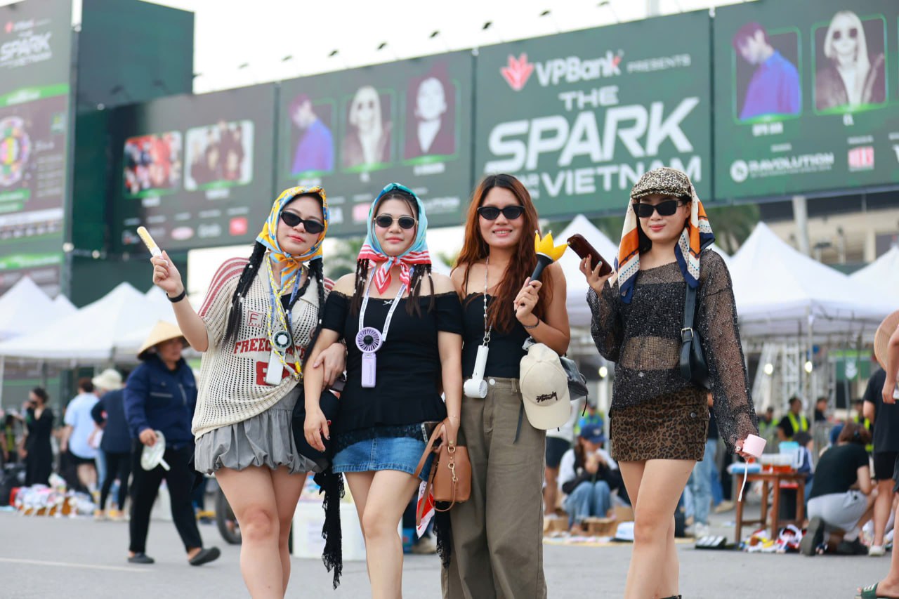 B&aacute;o H&agrave;n &ldquo;sốc&rdquo; với tốc độ ph&aacute;t triển của thị trường giải tr&iacute; Việt Nam: Fan chi tiền bạo, G-DRAGON bất ngờ được xướng t&ecirc;n- Ảnh 2.