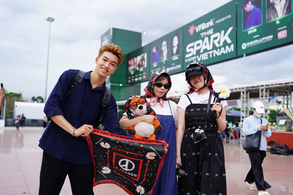 B&aacute;o H&agrave;n &ldquo;sốc&rdquo; với tốc độ ph&aacute;t triển của thị trường giải tr&iacute; Việt Nam: Fan chi tiền bạo, G-DRAGON bất ngờ được xướng t&ecirc;n- Ảnh 6.