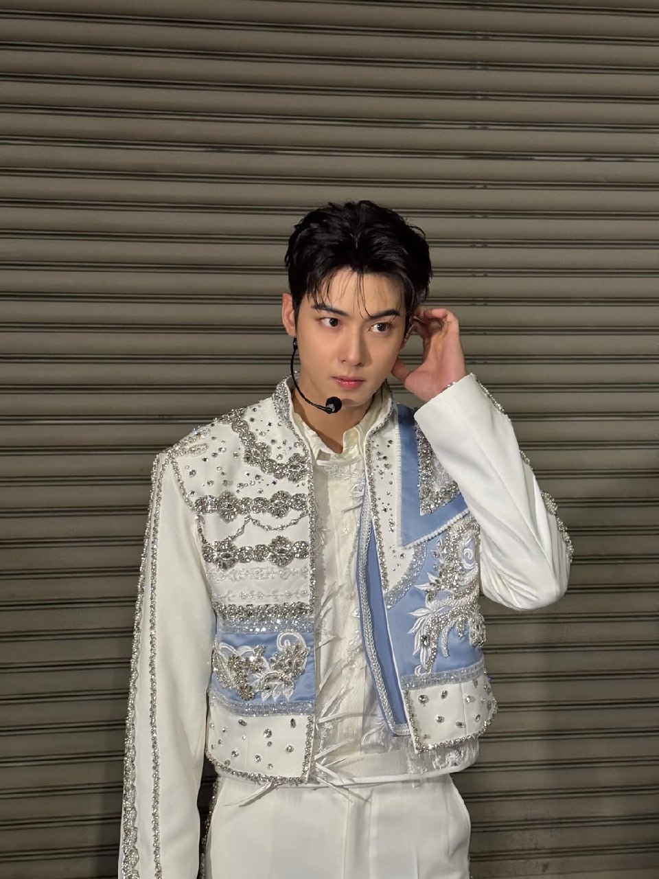 Nam ca sĩ bị Bộ Quốc ph&ograve;ng xo&aacute; sổ: 47,4 triệu fan ra nhạc vẫn flop, nguy cơ hết thời v&igrave; đại &aacute;n kinh tế- Ảnh 8.