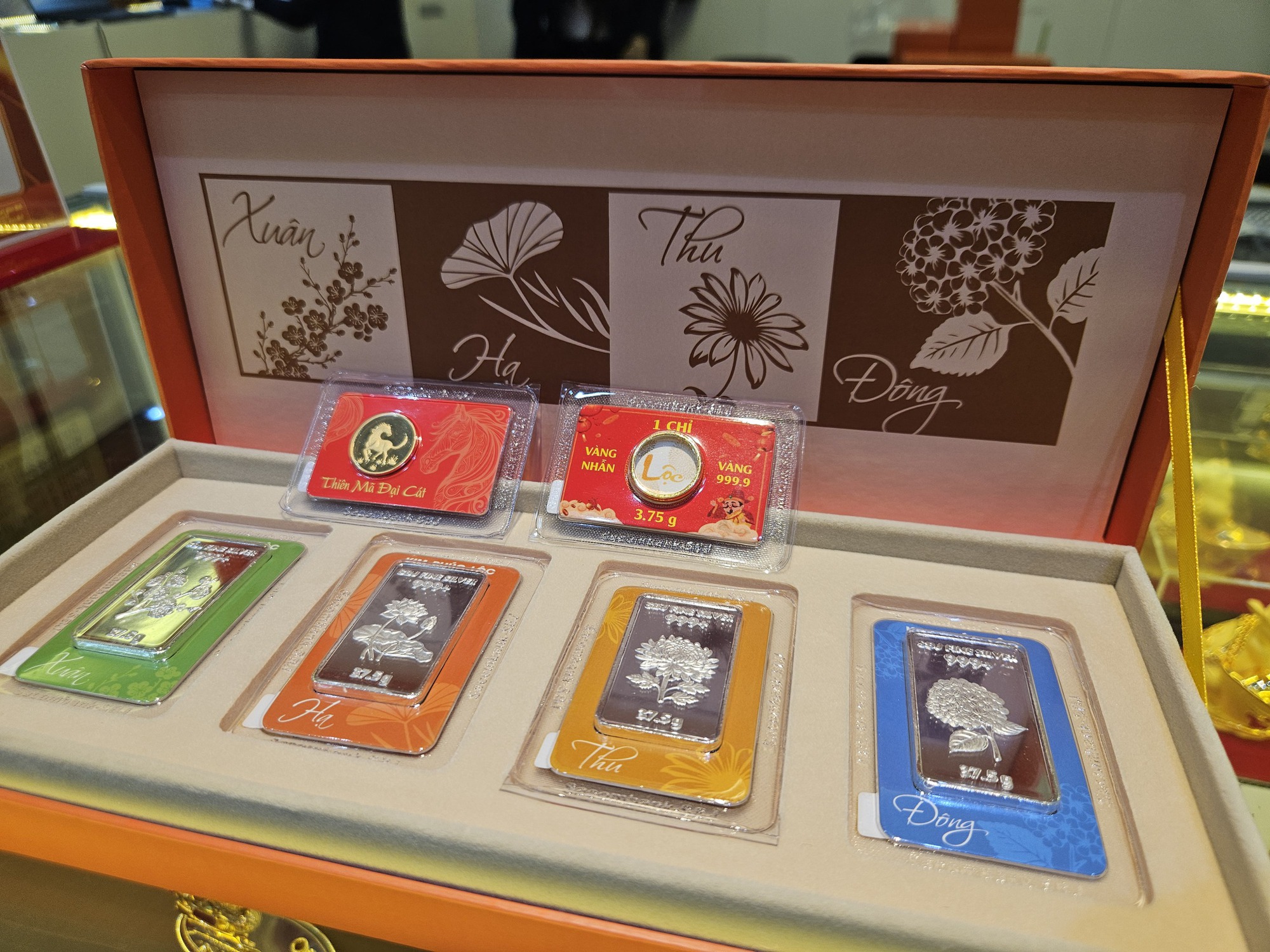 Gi&aacute; bạc h&ocirc;m nay 26-2: Điều bất ngờ tại c&aacute;c cửa h&agrave;ng bạc ng&agrave;y v&iacute;a Thần T&agrave;i- Ảnh 6.