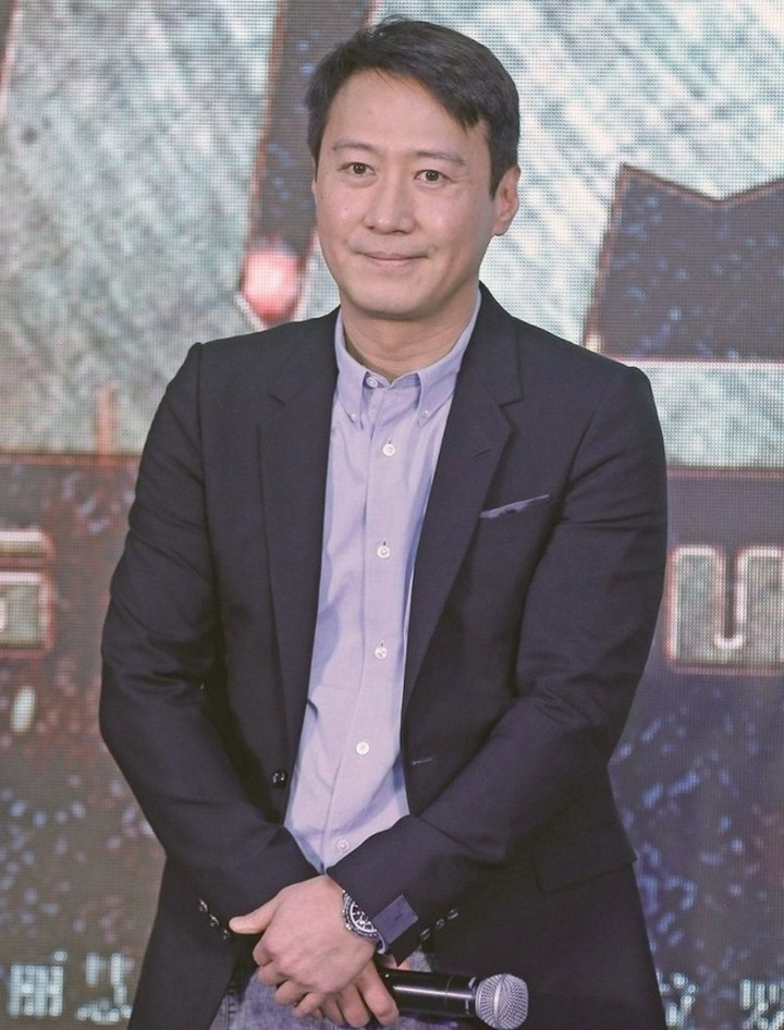 T&agrave;i tử từng khiến triệu c&ocirc; g&aacute;i si m&ecirc;, giờ k&iacute;n tiếng b&ecirc;n vợ k&eacute;m 20 tuổi- Ảnh 4.