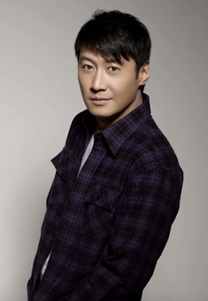 T&agrave;i tử từng khiến triệu c&ocirc; g&aacute;i si m&ecirc;, giờ k&iacute;n tiếng b&ecirc;n vợ k&eacute;m 20 tuổi- Ảnh 3.