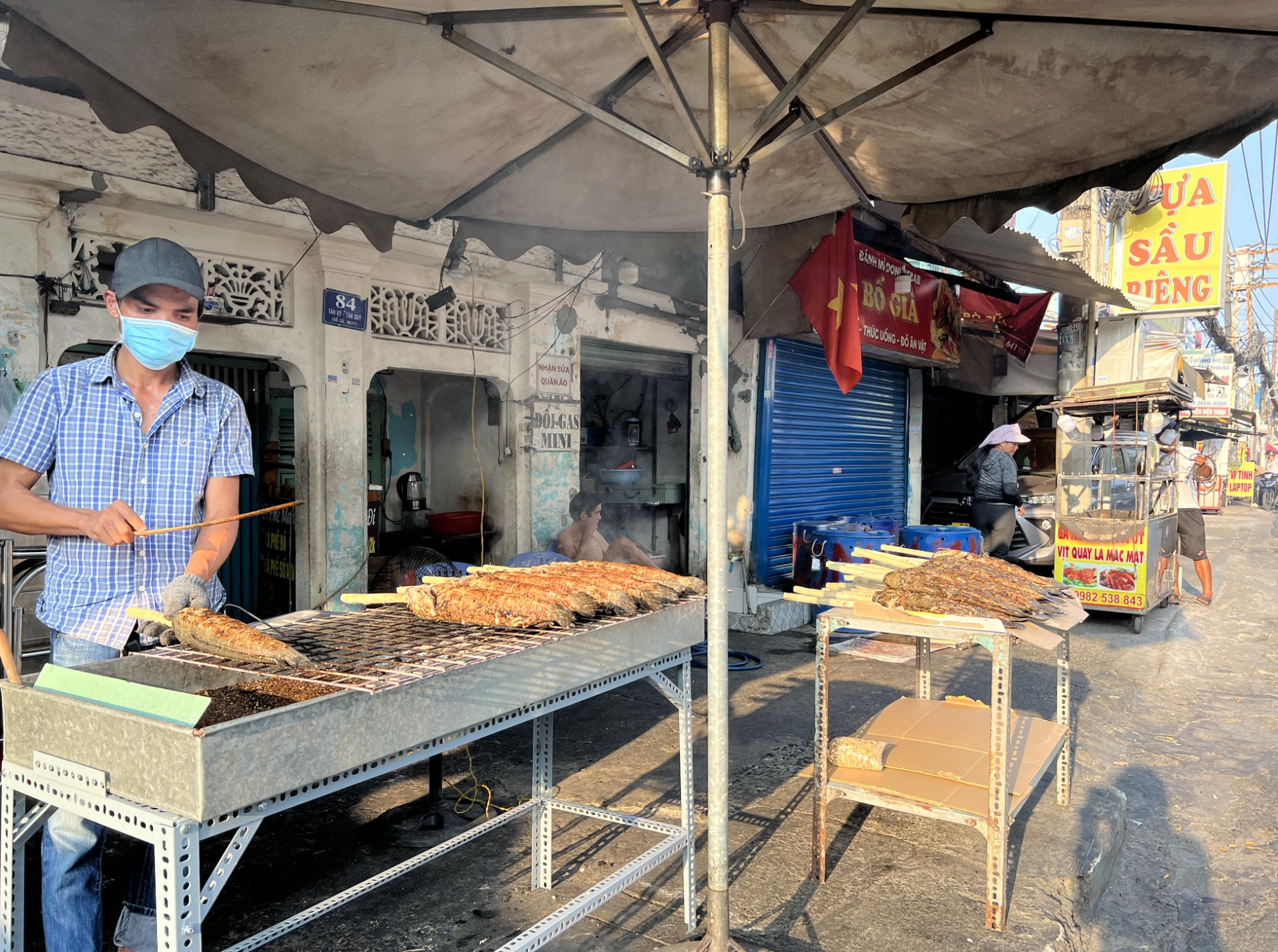 100 tấn c&aacute; l&oacute;c đổ bộ TP.HCM, thủ phủ c&aacute; nướng đỏ lửa xuy&ecirc;n đ&ecirc;m nướng 5.000 con ng&agrave;y v&iacute;a Thần T&agrave;i- Ảnh 5.