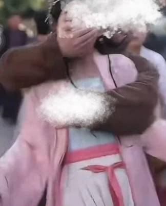 Phẫn nộ cảnh nam diễn vi&ecirc;n s&agrave;m sỡ bạn diễn trong phim ngắn đang "on trend"- Ảnh 1.