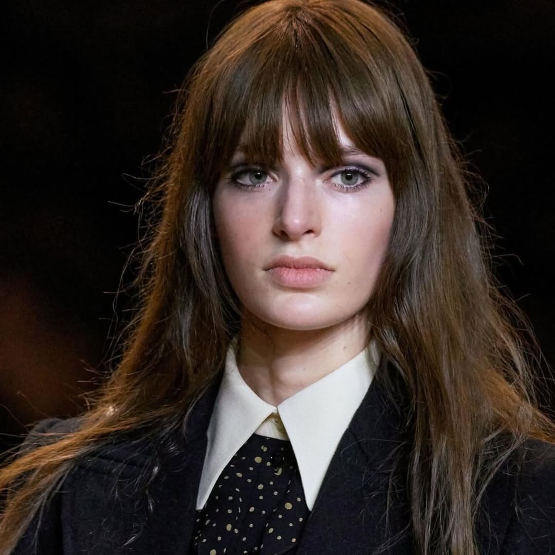 Birkin Bangs - kiểu m&aacute;i sang chảnh hot xuy&ecirc;n nhiều thập kỷ: "Hack tuổi" đỉnh cao, đến Anne Hathaway cũng kh&ocirc;ng thể ch&aacute;n- Ảnh 3.