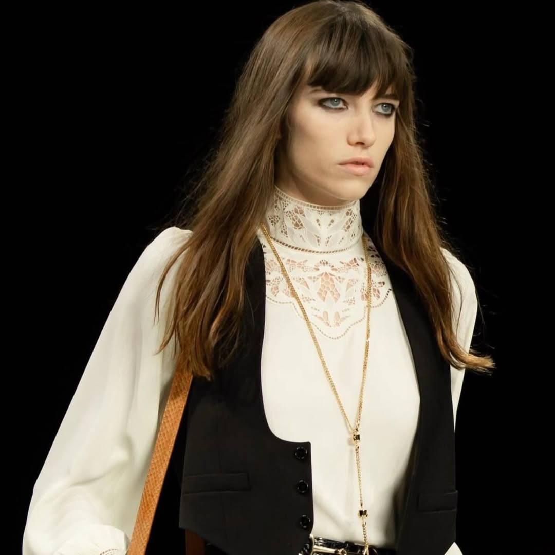 Birkin Bangs - kiểu m&aacute;i sang chảnh hot xuy&ecirc;n nhiều thập kỷ: "Hack tuổi" đỉnh cao, đến Anne Hathaway cũng kh&ocirc;ng thể ch&aacute;n- Ảnh 5.